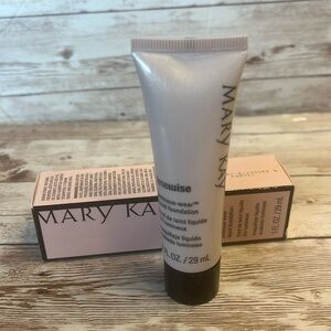 NEW MK Ivory 5 Timewise LUMINOUS-WEAR Liquid Foundation Ivory 5 New in box